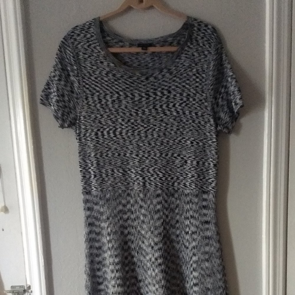 Ann Taylor Black & White Geo Stitch Short Sleeve Dress .Flare Bottom Size XL